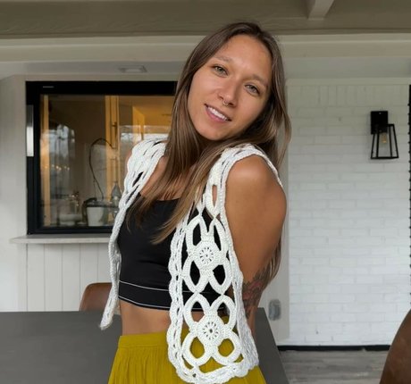 Nikita Crump sexy pornstar images