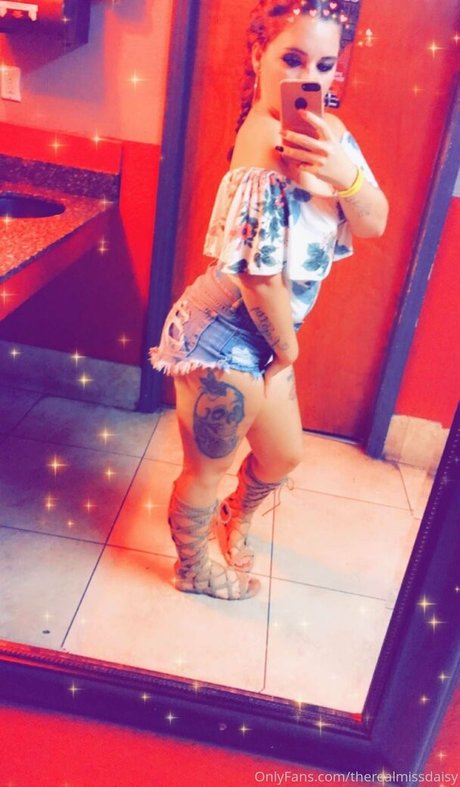 therealmissdaisy star top image