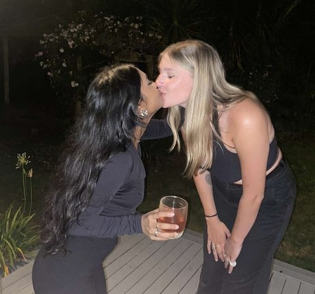 Miaz1234 model porn image