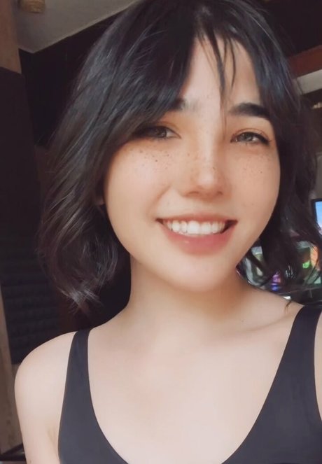 Sanagi Yuzu pornstar nude photos