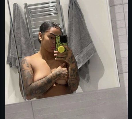 Paigey Cakey perfect actress photos
