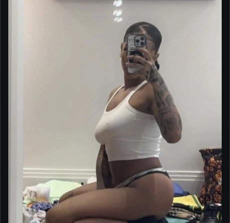 Paigey Cakey nude pornstar pic