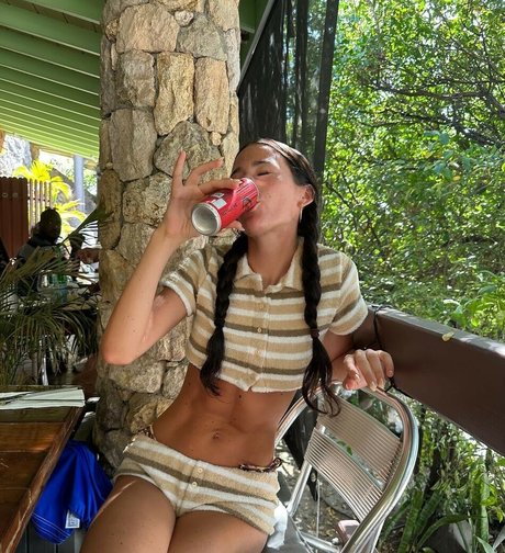 Olivia Neill pornstar xxx image