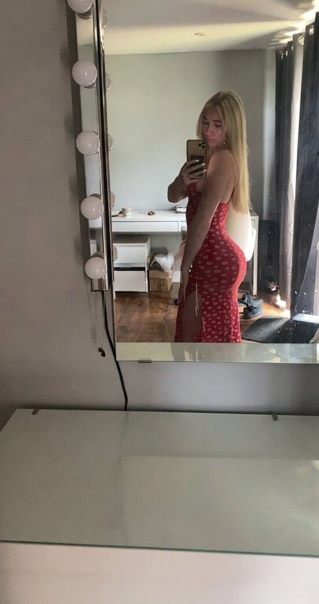 a mae 04 star nude image