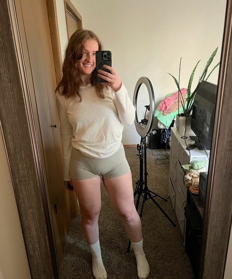 Adorablelilli hot star img