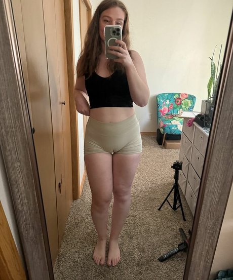 Adorablelilli erotic actress pic