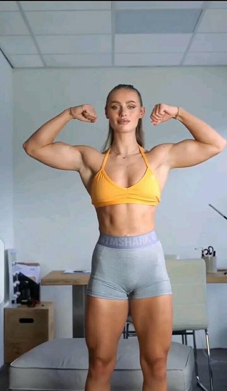 Guusje Van Geel hot actress pictures