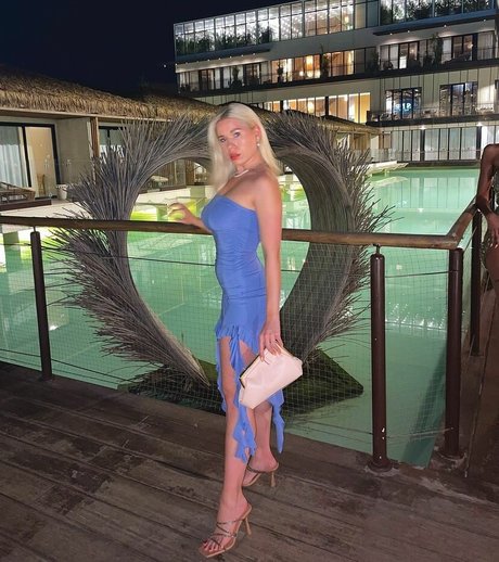 Shelly Cohen hot star pic