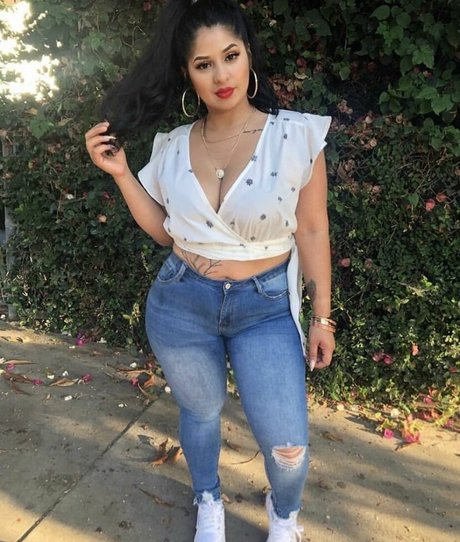 Janet Jae sexy model image