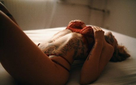 red natified star adult photos