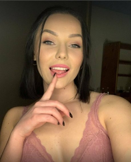 brunette petite onlyfans free naked pics