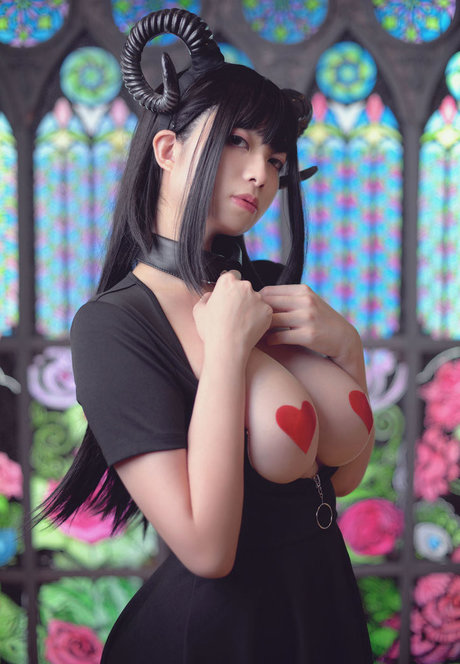 Hieey Heika model nude image