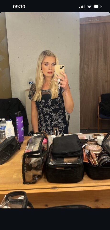 Danni Wells star xxx photo