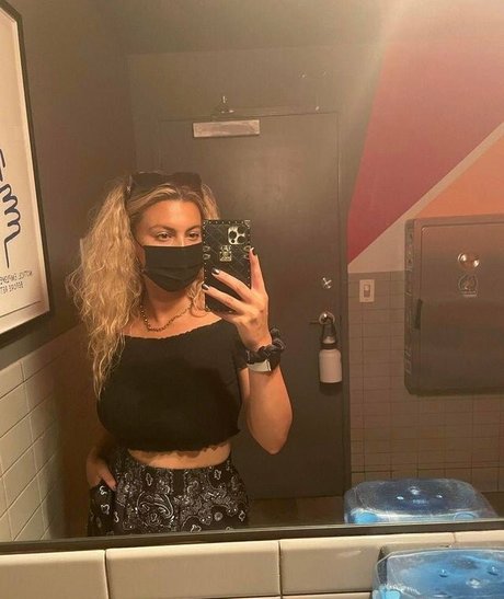 Tori Kelly adult star galleries