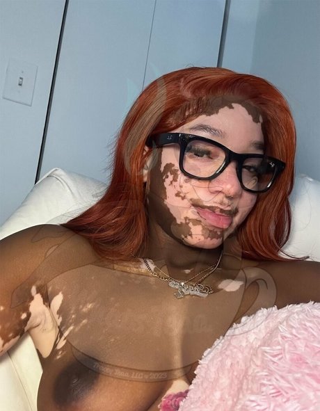 Curiousiteaaa pornstar nude image