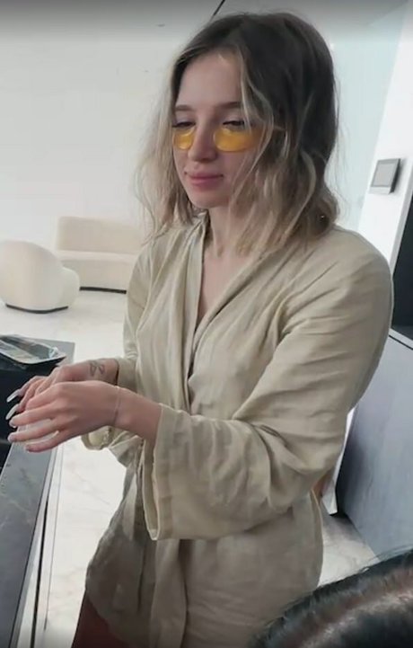 Gensyxa Twitch naked model gallery