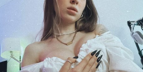 Gensyxa Twitch model sexy pics