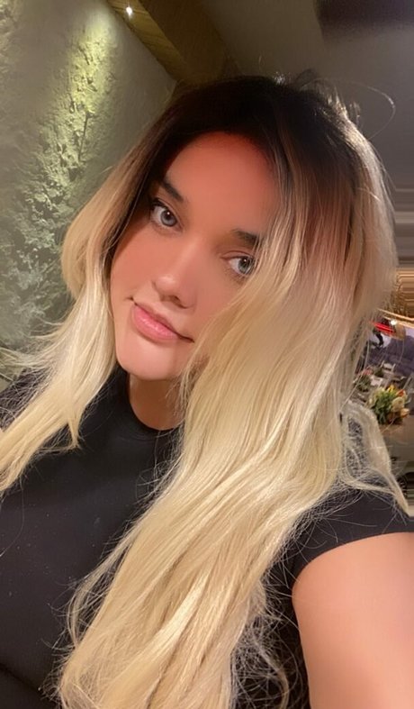 Honeygiri pornstar top photos