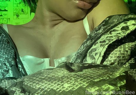 BunniBee pornstar hot pictures