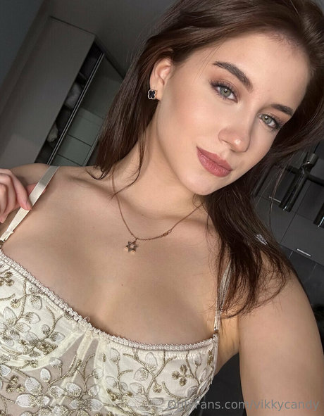 Candy Vikky star pornographic photo