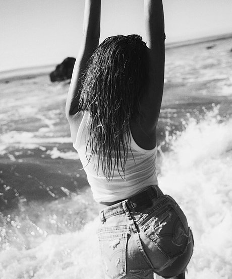 Mckenzie Hewson free model photo