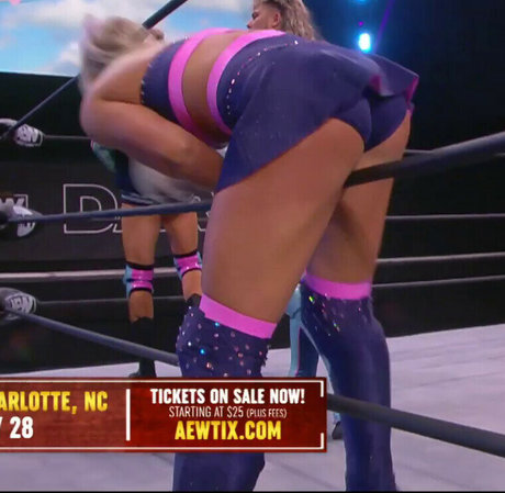 Julia Hart star nudes image