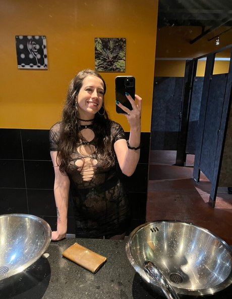 shakicast naked actress gallery