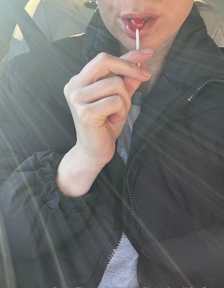 thetoplesstrainer perfect model picture