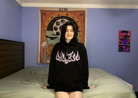 AnnieDro model hot image