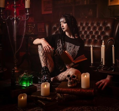 CreepyCassy pornstar erotic pic