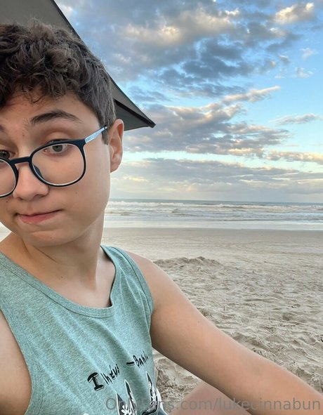 lukecinnabun nude model photo