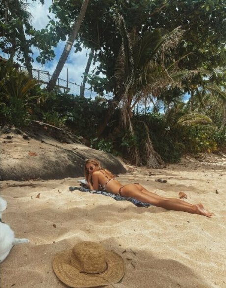 libbsea model pornographic images