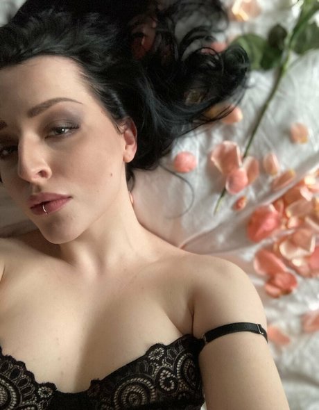 zoeunholy free star pictures