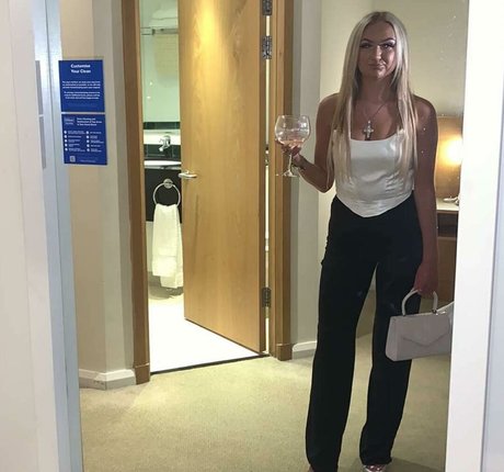 Lily Mcalpine star top galleries