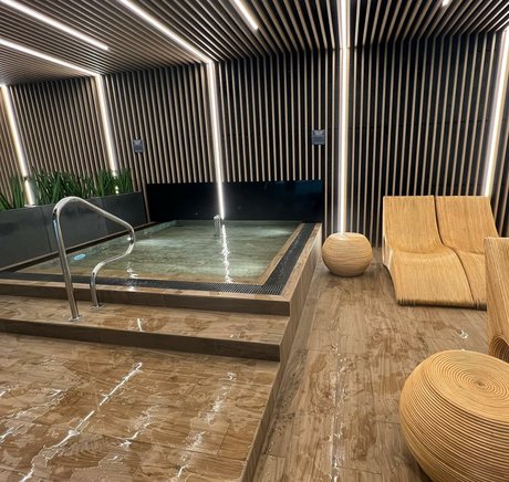 Lily Mcalpine pretty model image