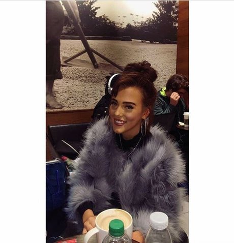 Bobbie Cook hd actress pic