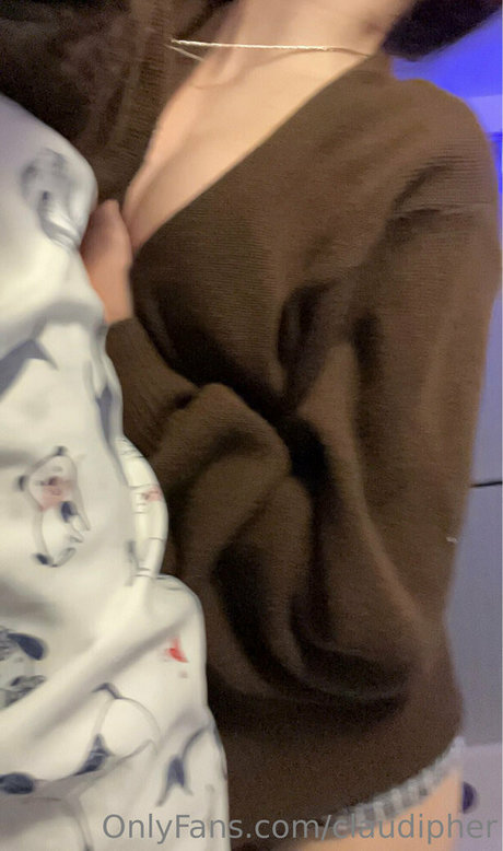 claudipher model naked pic