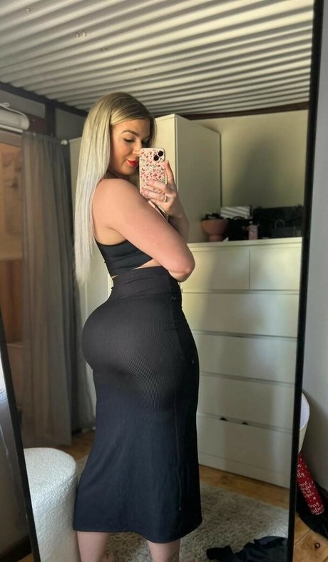 Nikita Simpson sex model image