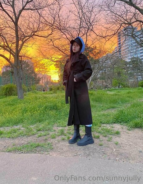 sunnyjully erotic model img