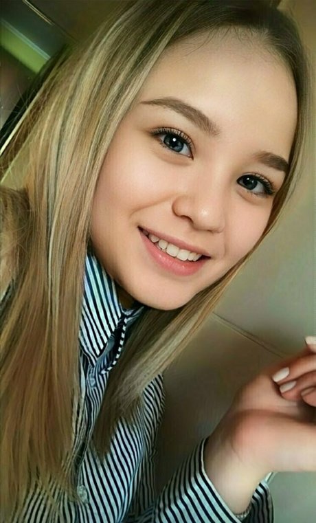 sunnyjully xxx model image