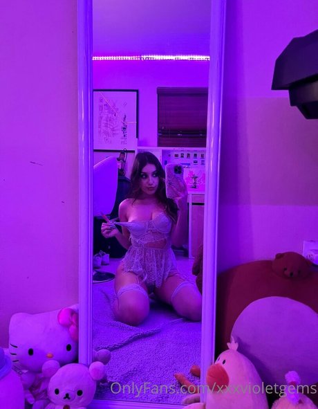 Violet Gems pornstar nude picture