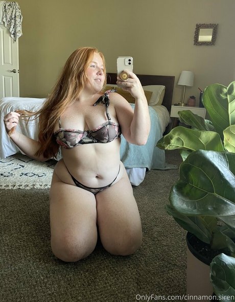 cinnamon siren adult model img