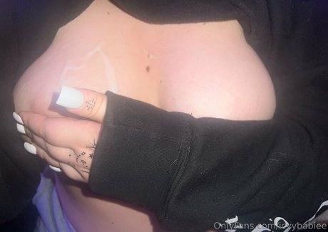 icyybabiee free model pics