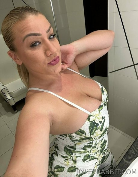 ryleerabbit naked model gallery