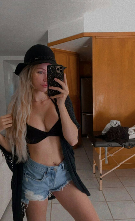 BeccaBangs thumbnail