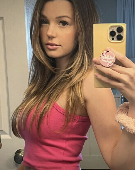 BeccaBangs model nice pic