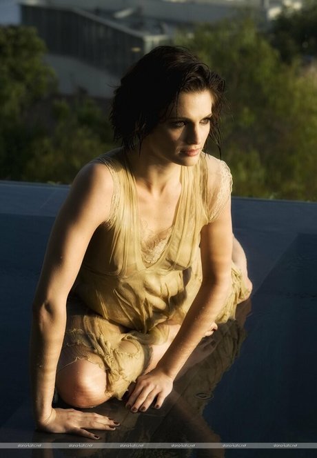 Stana Katic model top img