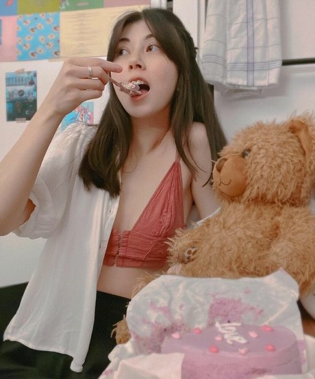 pathreacts model adult photo