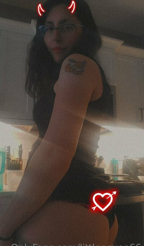 littleeevee66 adult model photos