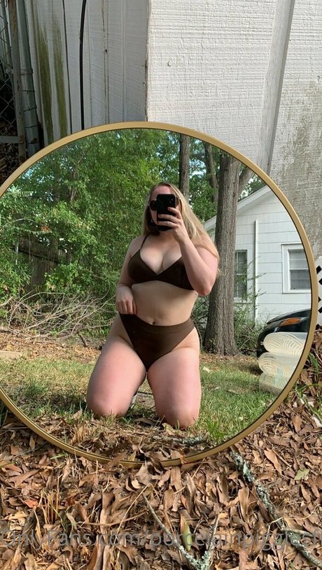 porcelainpiggiesff profile image